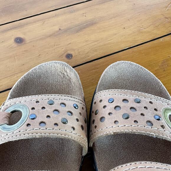 Light Use Clarks Bendables Lexi Laurel Strap Leather Slip On Sandal Size 7.5 Tan - Picture 12 of 12